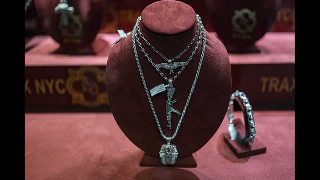 Silver Crosses $77 Mark While Gold, Platinum Stretch Record Highs