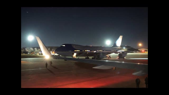 Air Force One Returns to Washington Area After �Minor Electrical Issue�; Trump Continues Davos Trip
