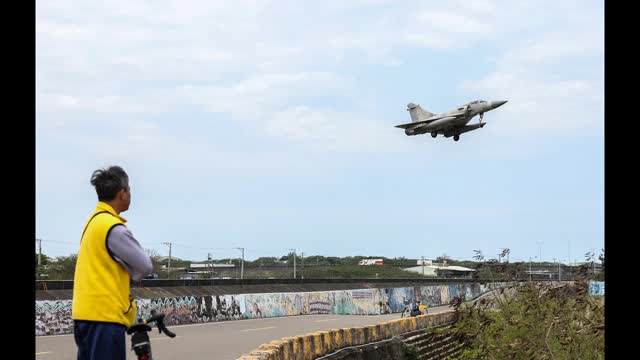 China Halts Deployment of Military Aircraft Near Taiwan
