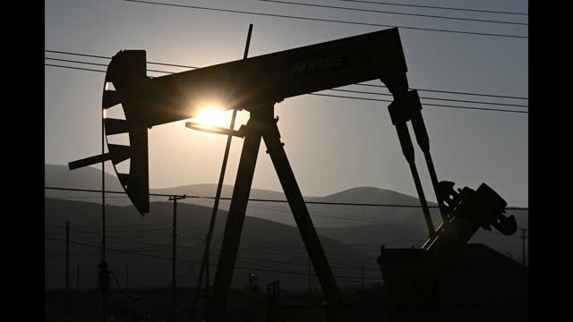 Oil Plummets, Stocks Surge After Military Strikes on Iranian Power Plants Postponed