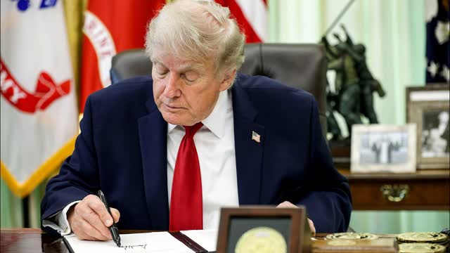 LIVE: Trump Signs Major New Executive Order at the Oval Office