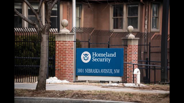 Trump to Sign Order to Pay DHS Employees