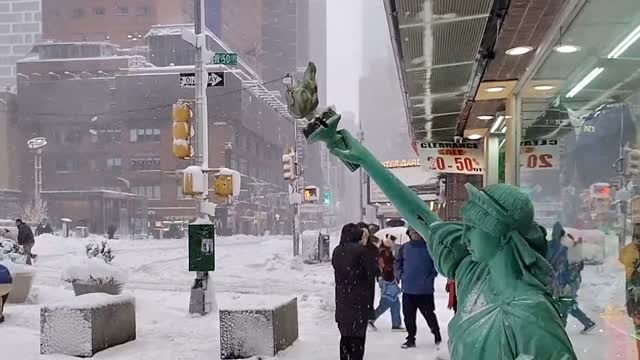 Snow Blizzard Continues Across the Northeast