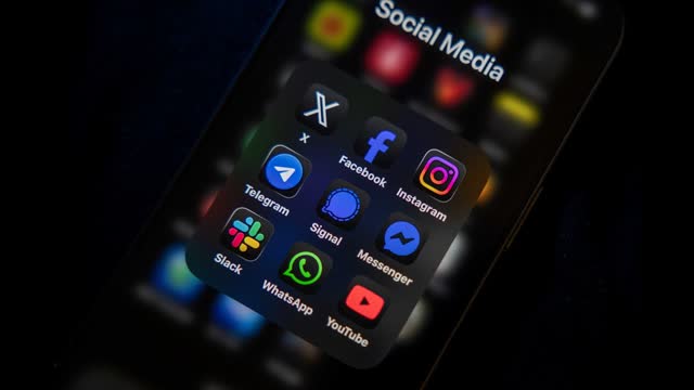 New York to Require Warning Labels on Social Media Platforms